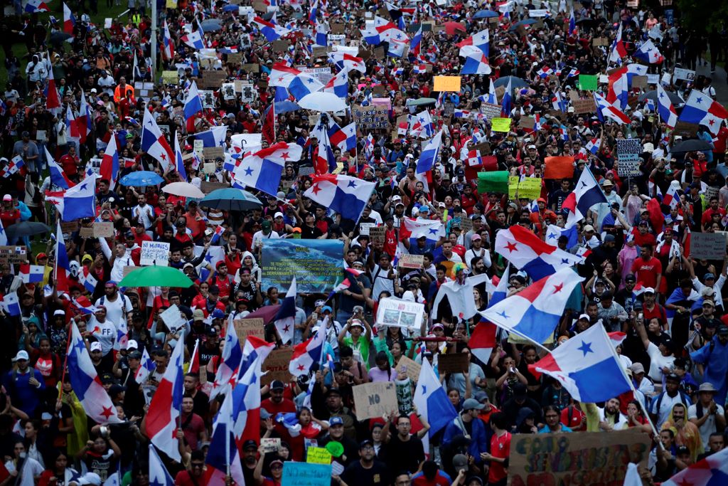 Miles de personas marcharon para derogar la ley 406, durante semanas, por todo el Pais.